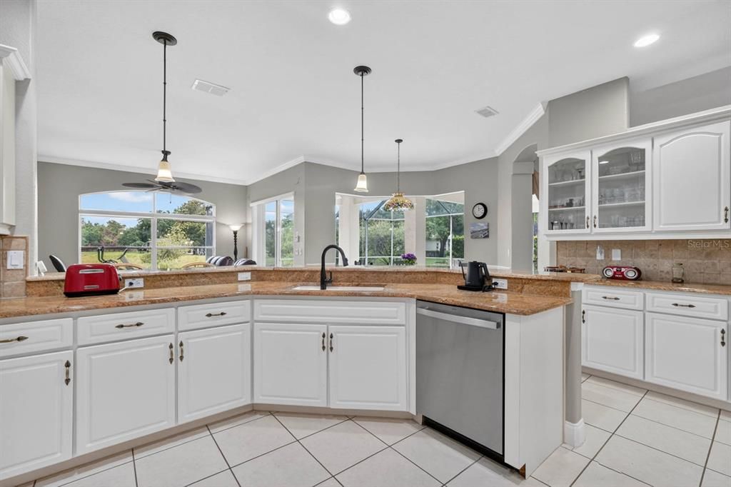 For Sale: $575,000 (3 beds, 2 baths, 2184 Square Feet)