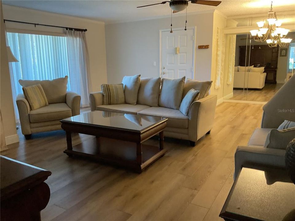 For Sale: $183,900 (2 beds, 2 baths, 1104 Square Feet)