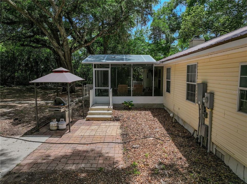 For Sale: $523,000 (4 beds, 2 baths, 1982 Square Feet)