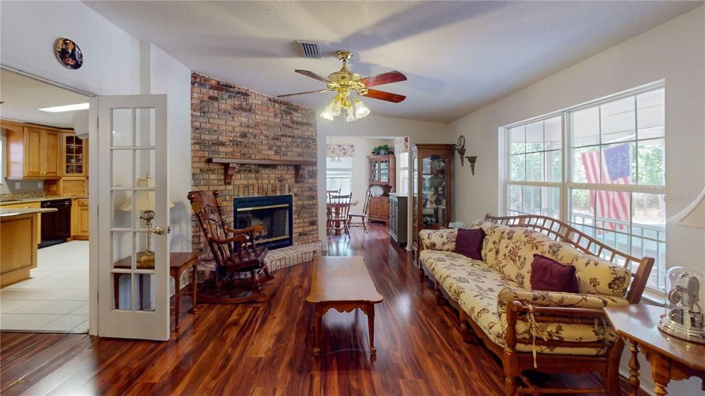 For Sale: $523,000 (4 beds, 2 baths, 1982 Square Feet)