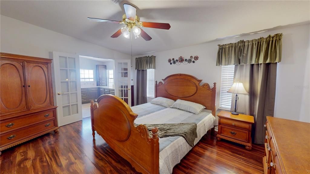 For Sale: $523,000 (4 beds, 2 baths, 1982 Square Feet)