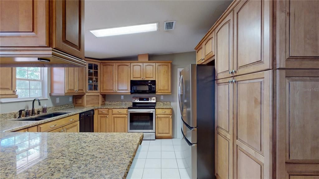 For Sale: $523,000 (4 beds, 2 baths, 1982 Square Feet)