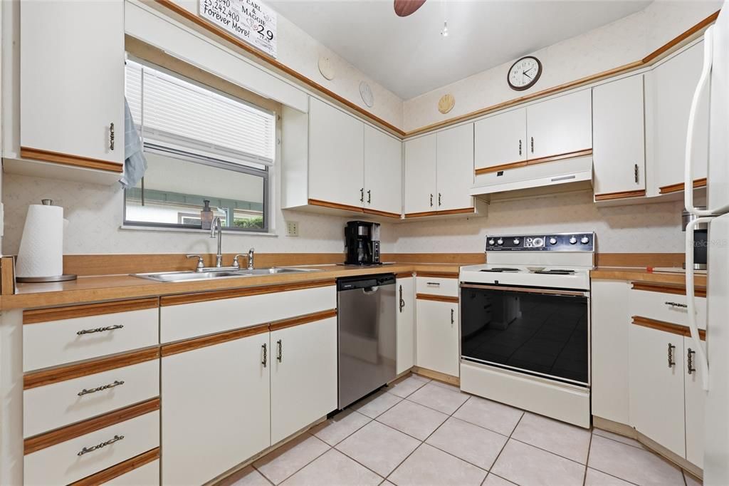 En Venta: $225,000 (2 camas, 2 baños, 1626 Pies cuadrados)