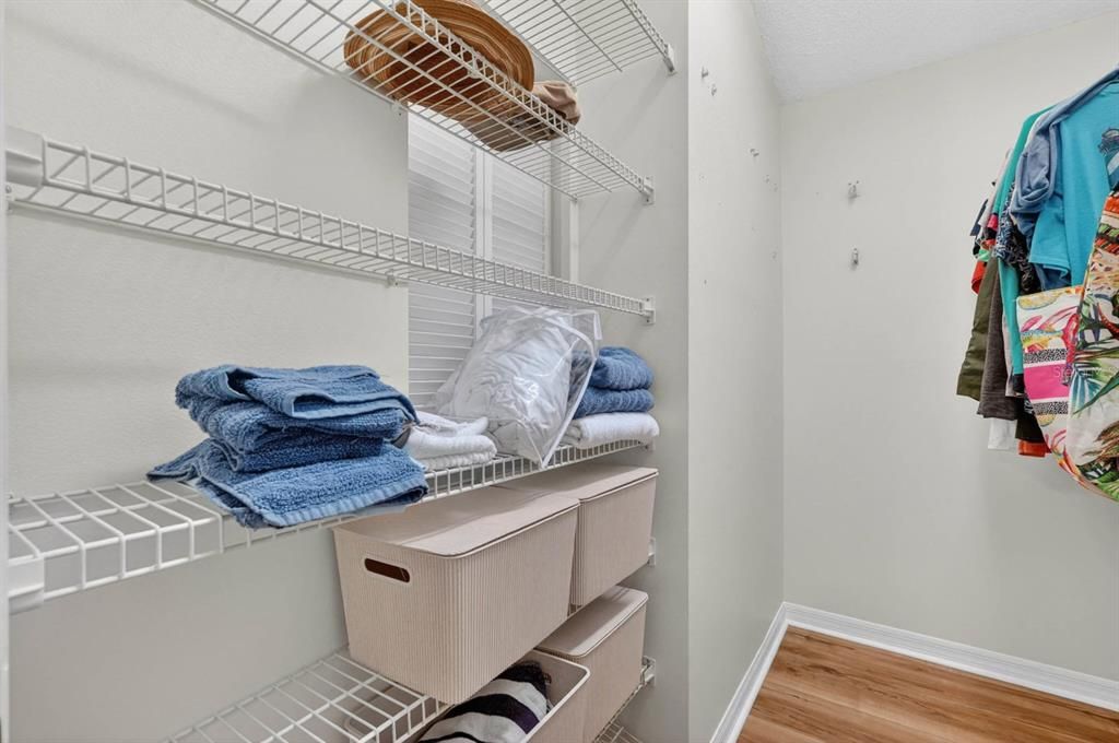 Activo con contrato: $370,000 (4 camas, 3 baños, 2344 Pies cuadrados)