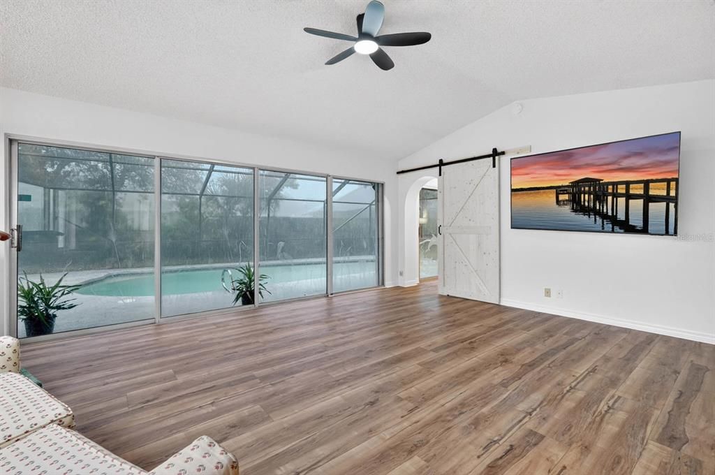 Activo con contrato: $370,000 (4 camas, 3 baños, 2344 Pies cuadrados)