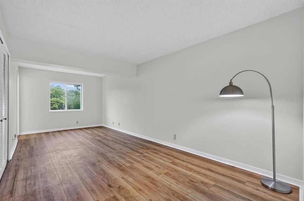 Activo con contrato: $370,000 (4 camas, 3 baños, 2344 Pies cuadrados)