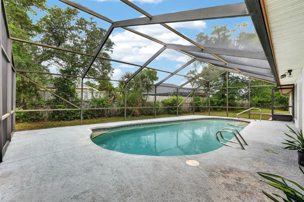 Activo con contrato: $370,000 (4 camas, 3 baños, 2344 Pies cuadrados)