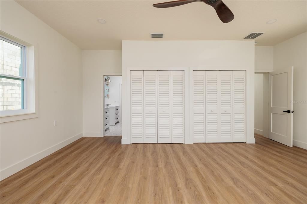 For Sale: $2,595,000 (5 beds, 3 baths, 4344 Square Feet)