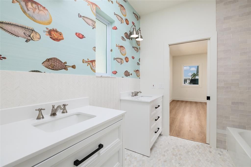 For Sale: $2,595,000 (5 beds, 3 baths, 4344 Square Feet)