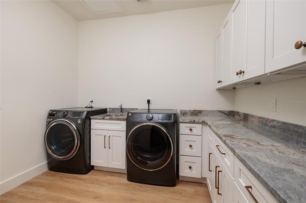 For Sale: $2,595,000 (5 beds, 3 baths, 4344 Square Feet)