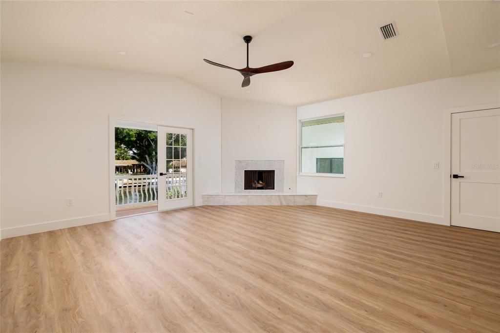 For Sale: $2,595,000 (5 beds, 3 baths, 4344 Square Feet)
