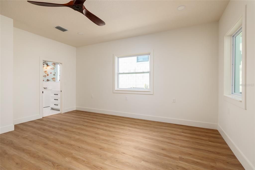 For Sale: $2,595,000 (5 beds, 3 baths, 4344 Square Feet)