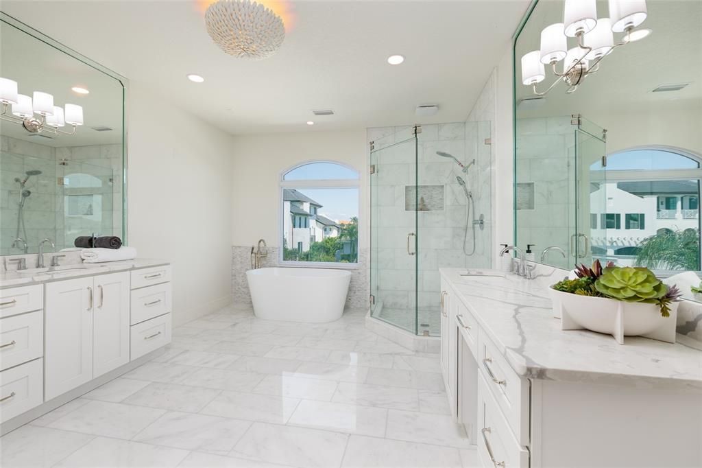 For Sale: $2,595,000 (5 beds, 3 baths, 4344 Square Feet)