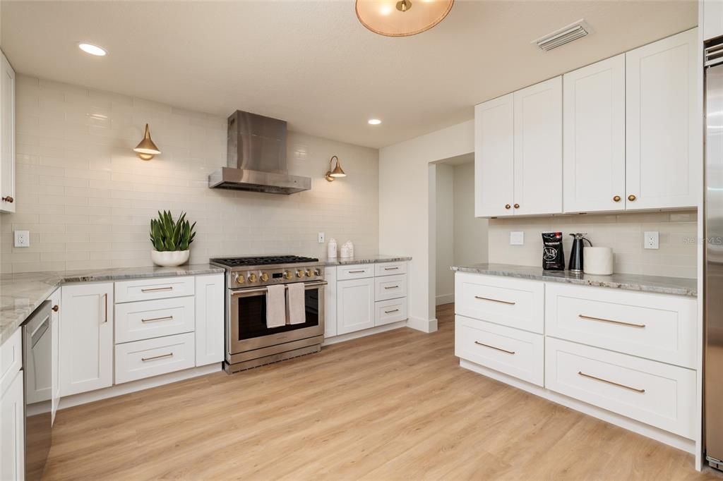 For Sale: $2,595,000 (5 beds, 3 baths, 4344 Square Feet)