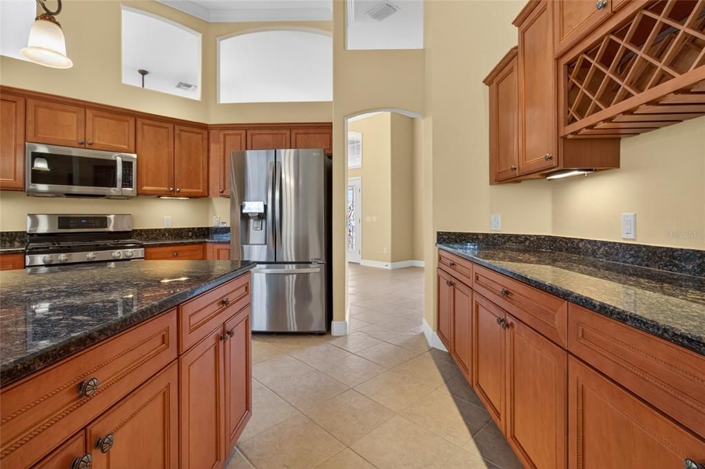 Activo con contrato: $849,000 (4 camas, 2 baños, 2720 Pies cuadrados)