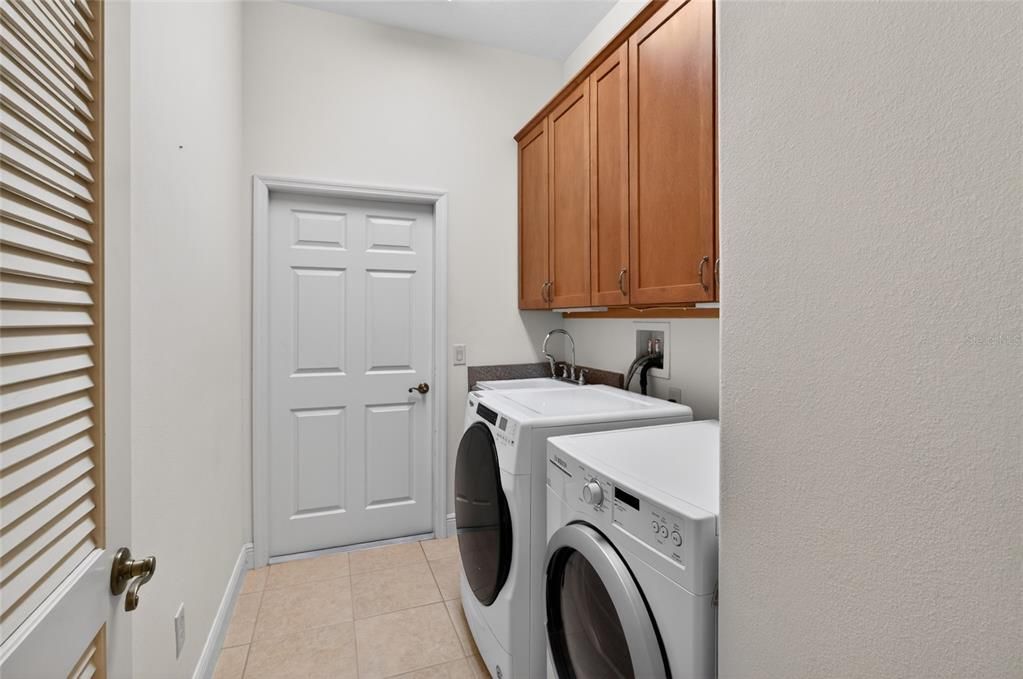 Activo con contrato: $849,000 (4 camas, 2 baños, 2720 Pies cuadrados)