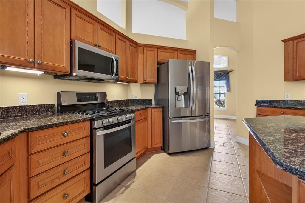 Activo con contrato: $849,000 (4 camas, 2 baños, 2720 Pies cuadrados)