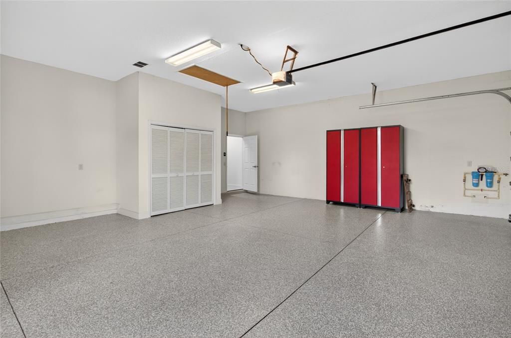 Activo con contrato: $849,000 (4 camas, 2 baños, 2720 Pies cuadrados)