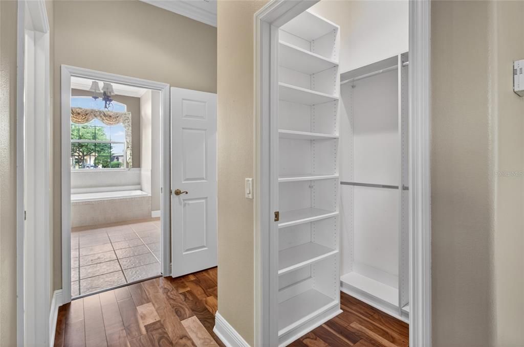 Activo con contrato: $849,000 (4 camas, 2 baños, 2720 Pies cuadrados)