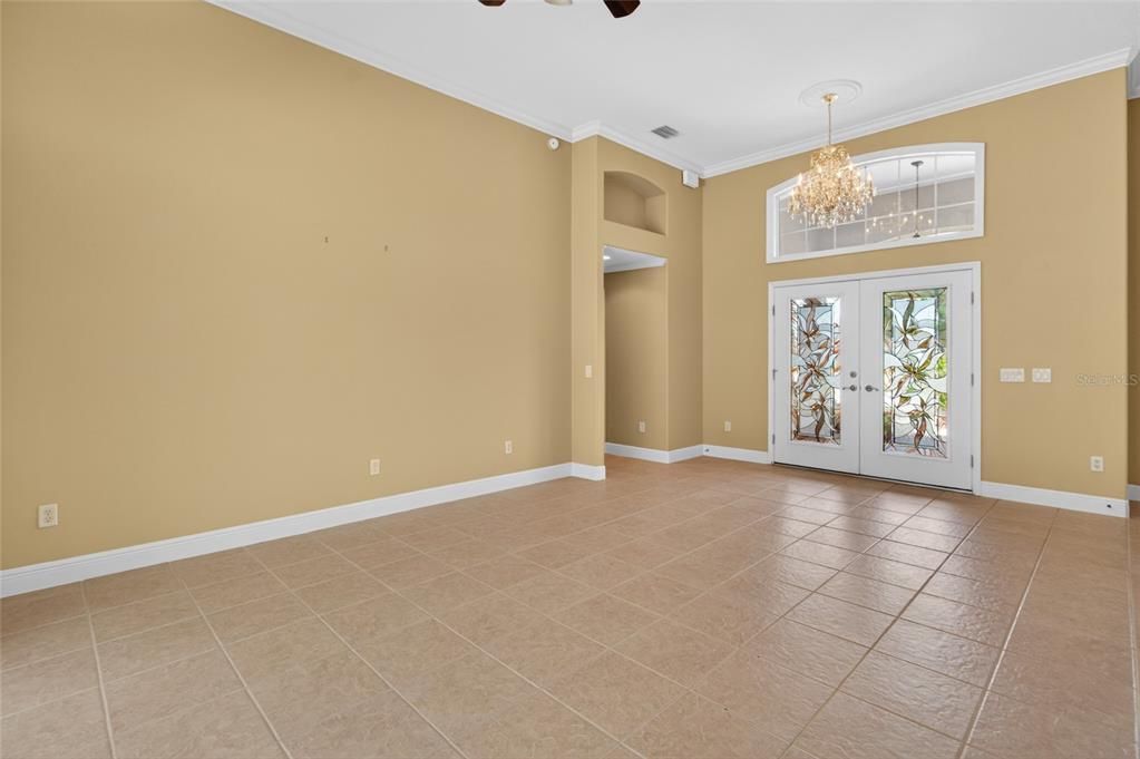 Activo con contrato: $849,000 (4 camas, 2 baños, 2720 Pies cuadrados)