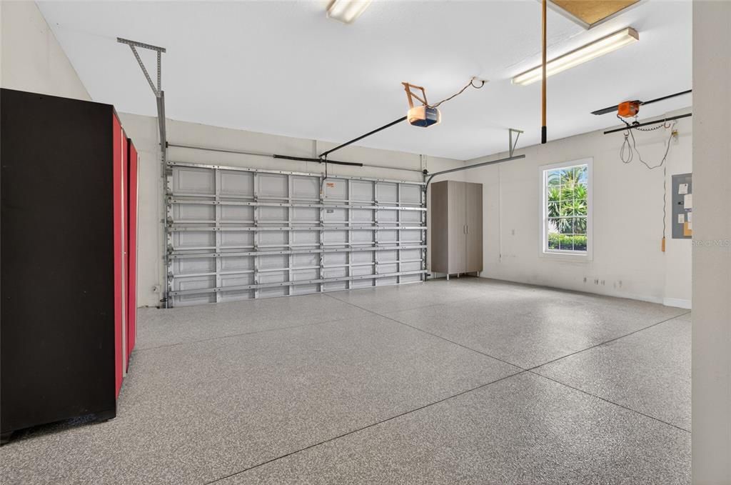 Activo con contrato: $849,000 (4 camas, 2 baños, 2720 Pies cuadrados)