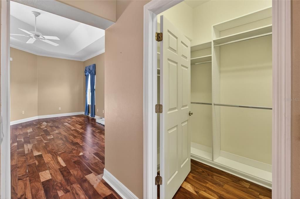 Activo con contrato: $849,000 (4 camas, 2 baños, 2720 Pies cuadrados)