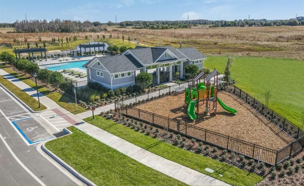 En Venta: $654,020 (4 camas, 3 baños, 2477 Pies cuadrados)