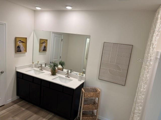 For Rent: $2,650 (4 beds, 2 baths, 2650 Square Feet)