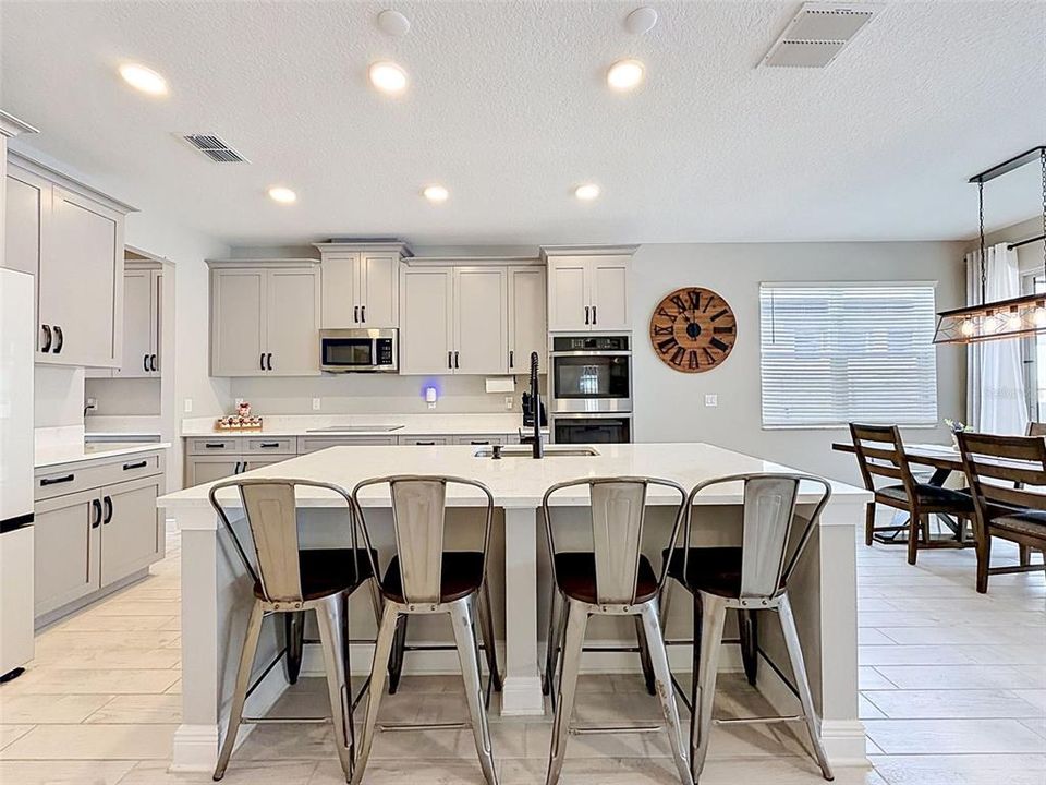 En Venta: $785,000 (5 camas, 4 baños, 3531 Pies cuadrados)