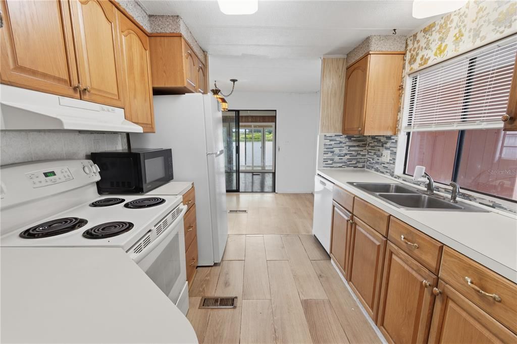 For Sale: $156,000 (3 beds, 2 baths, 1152 Square Feet)