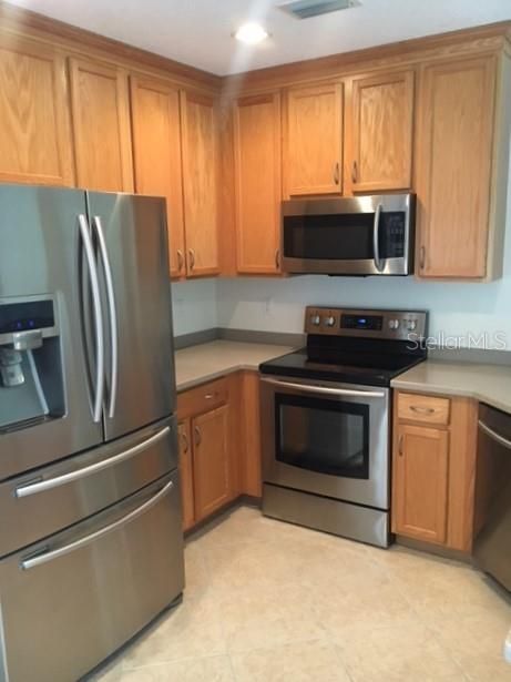 Active With Contract: $2,975 (3 beds, 2 baths, 1406 Square Feet)