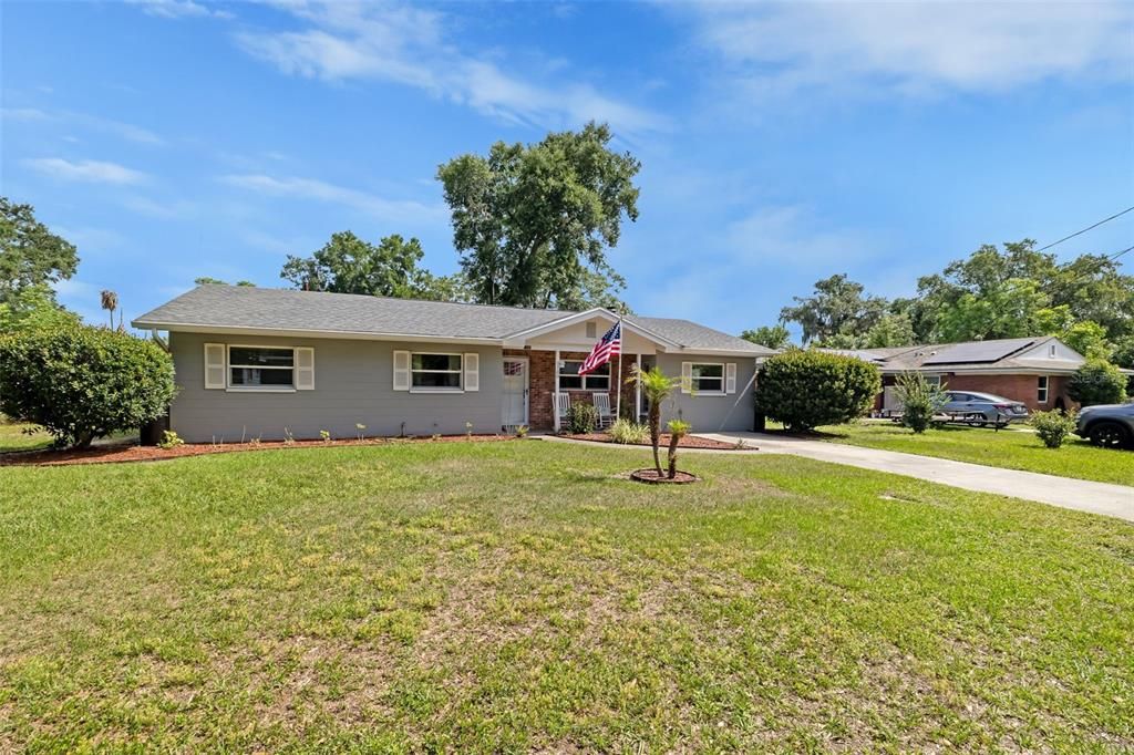 Active With Contract: $275,000 (3 beds, 2 baths, 1096 Square Feet)