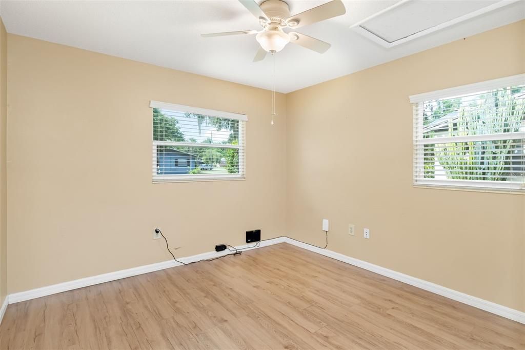 Active With Contract: $275,000 (3 beds, 2 baths, 1096 Square Feet)