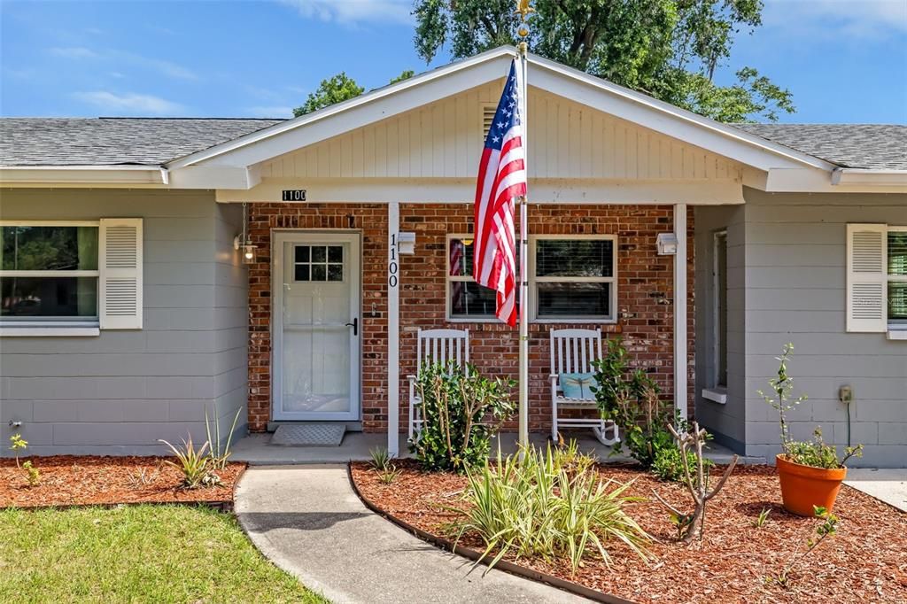 Active With Contract: $275,000 (3 beds, 2 baths, 1096 Square Feet)