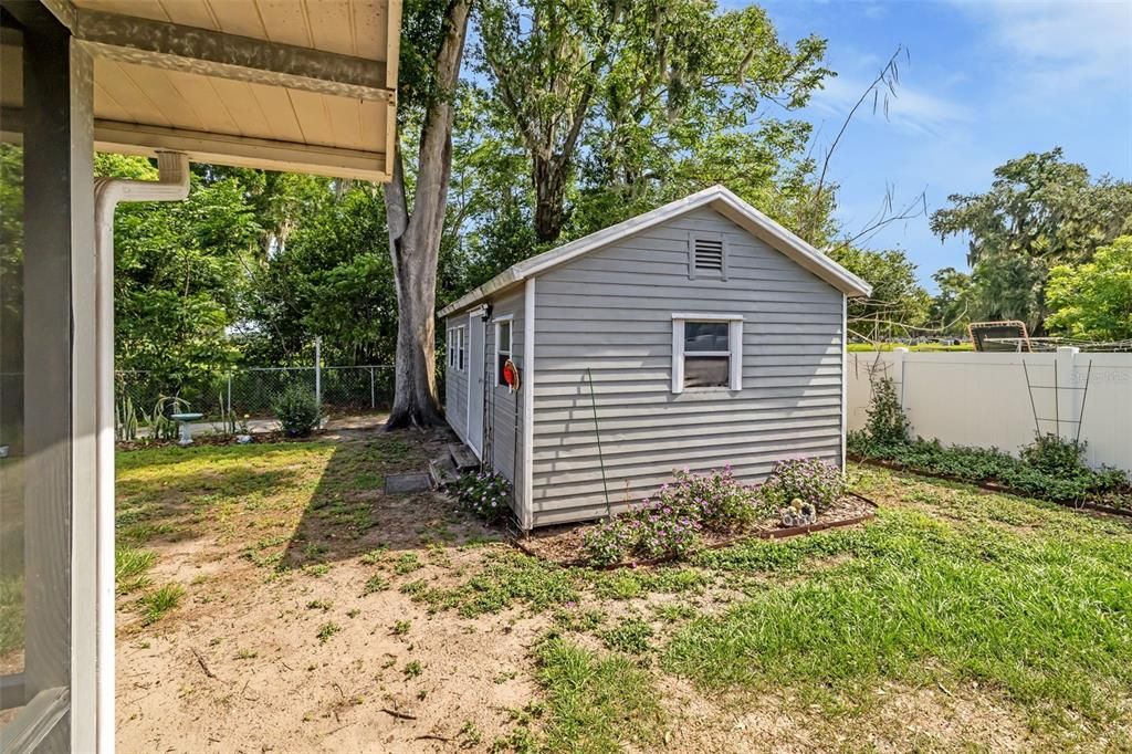 Active With Contract: $275,000 (3 beds, 2 baths, 1096 Square Feet)
