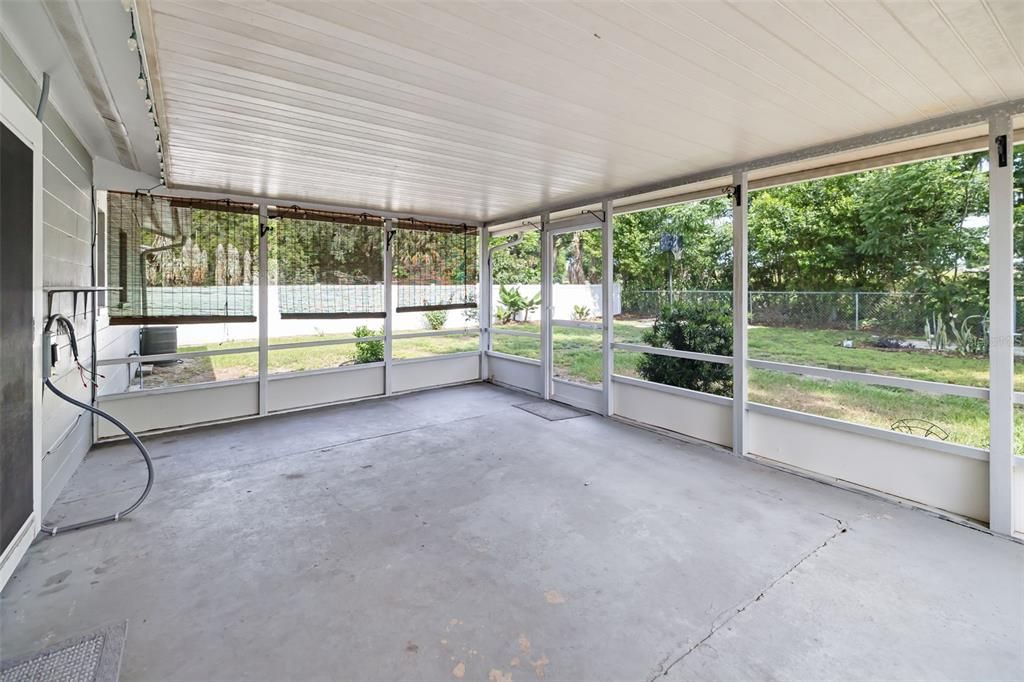 Active With Contract: $275,000 (3 beds, 2 baths, 1096 Square Feet)