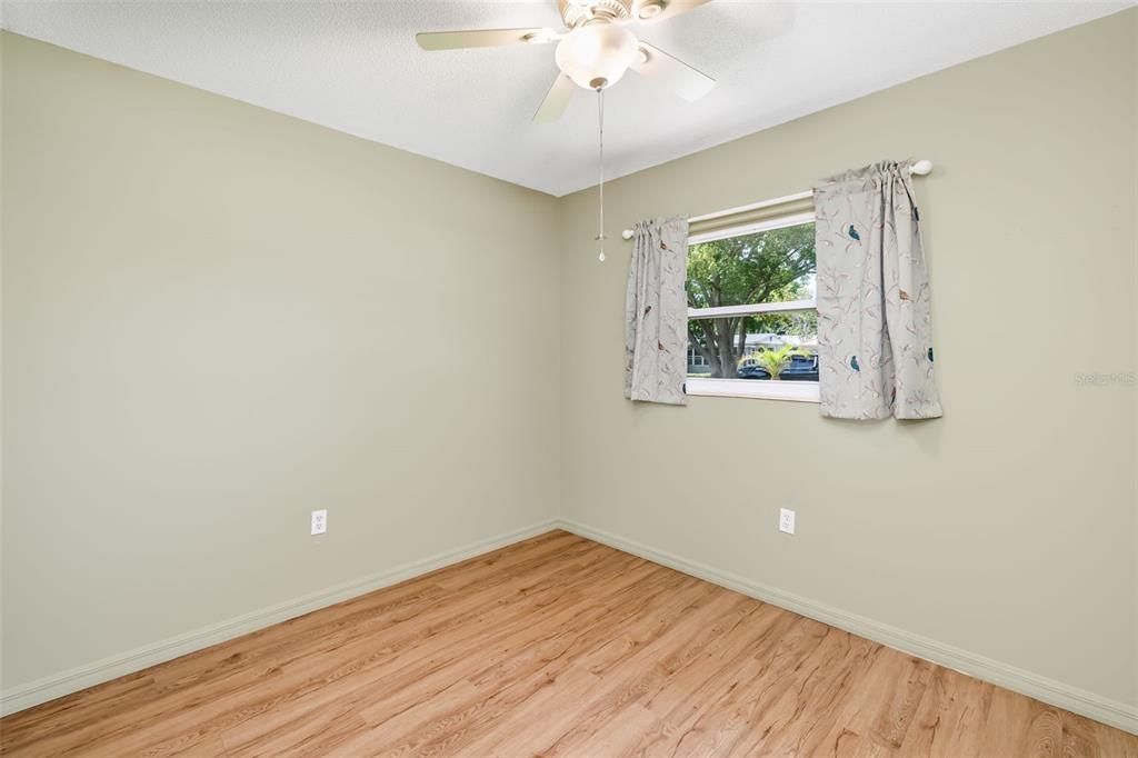 Active With Contract: $275,000 (3 beds, 2 baths, 1096 Square Feet)