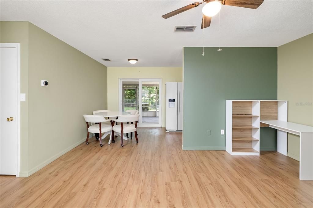 Active With Contract: $275,000 (3 beds, 2 baths, 1096 Square Feet)