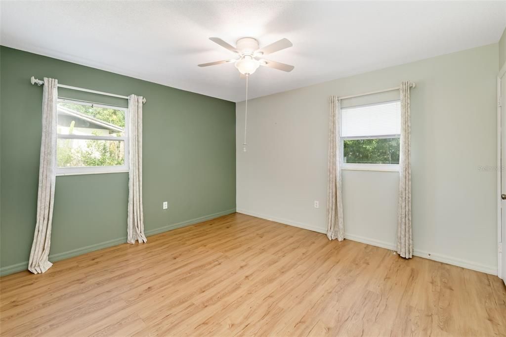 Active With Contract: $275,000 (3 beds, 2 baths, 1096 Square Feet)