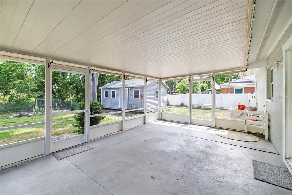 Active With Contract: $275,000 (3 beds, 2 baths, 1096 Square Feet)