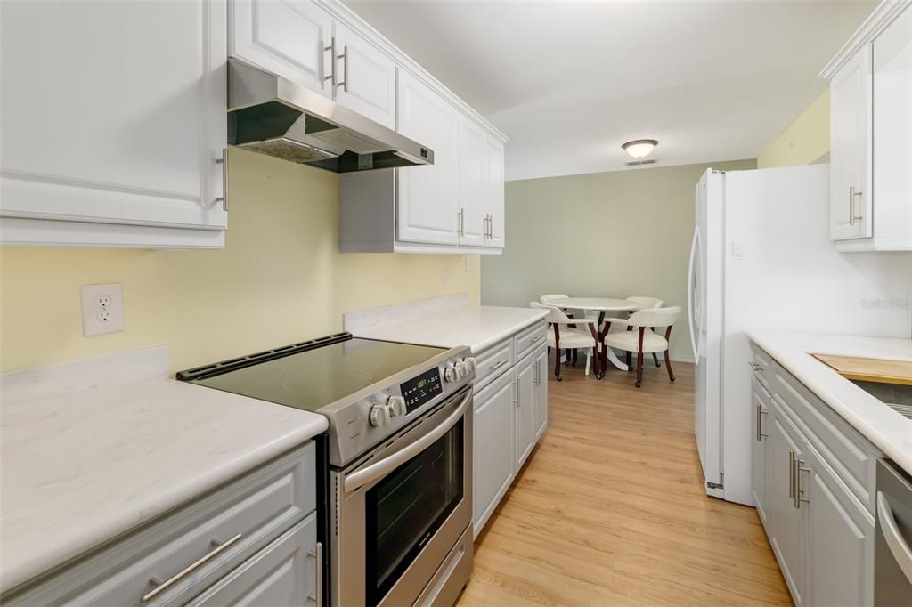 Active With Contract: $275,000 (3 beds, 2 baths, 1096 Square Feet)