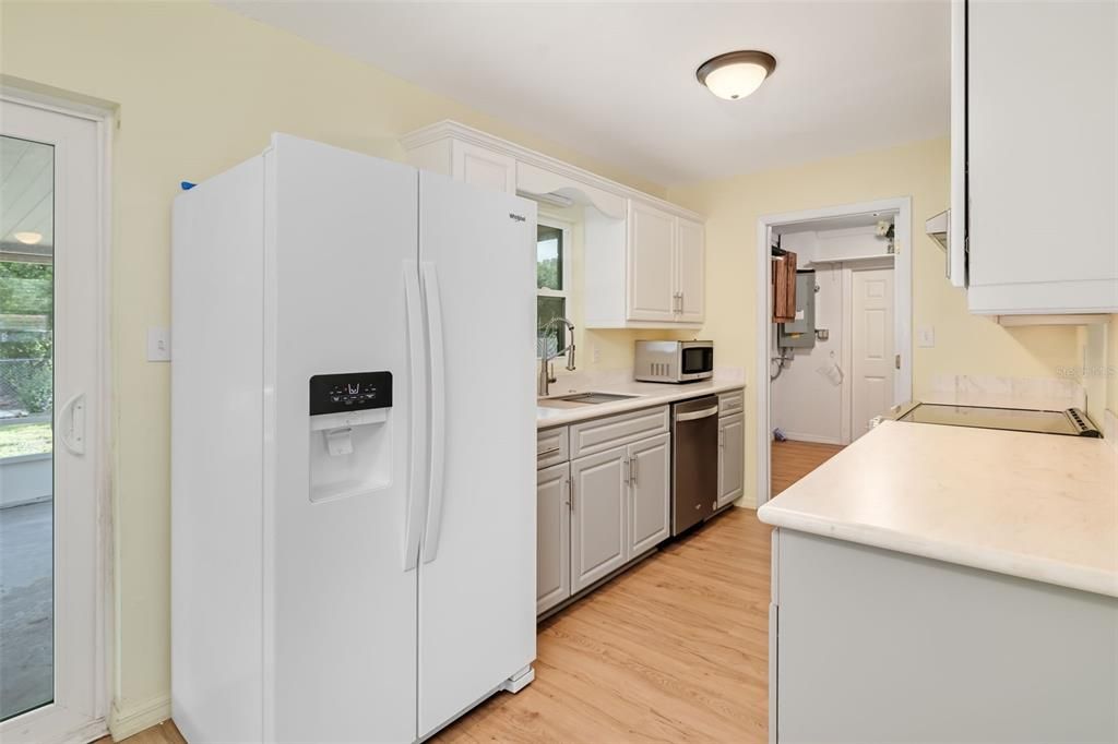 Active With Contract: $275,000 (3 beds, 2 baths, 1096 Square Feet)