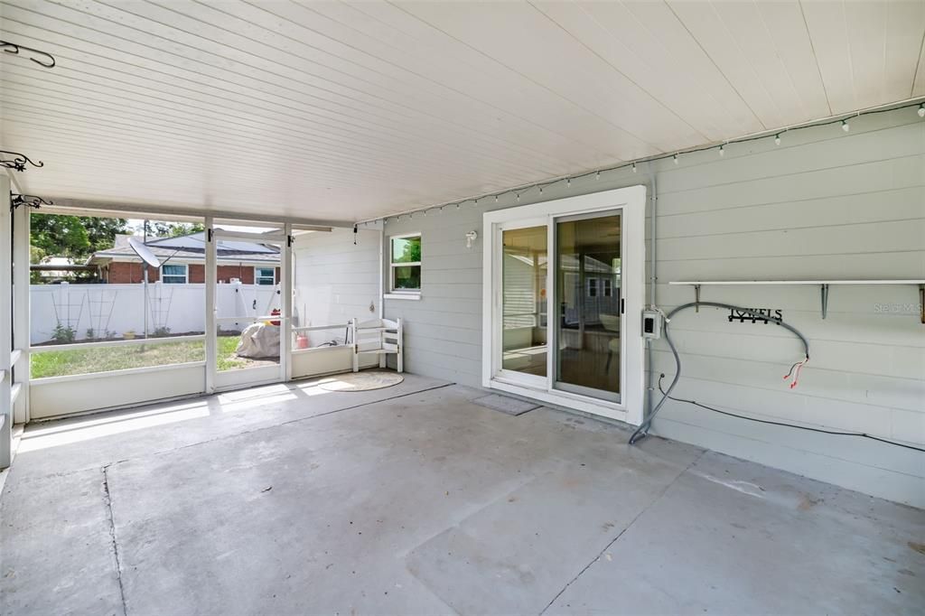 Active With Contract: $275,000 (3 beds, 2 baths, 1096 Square Feet)