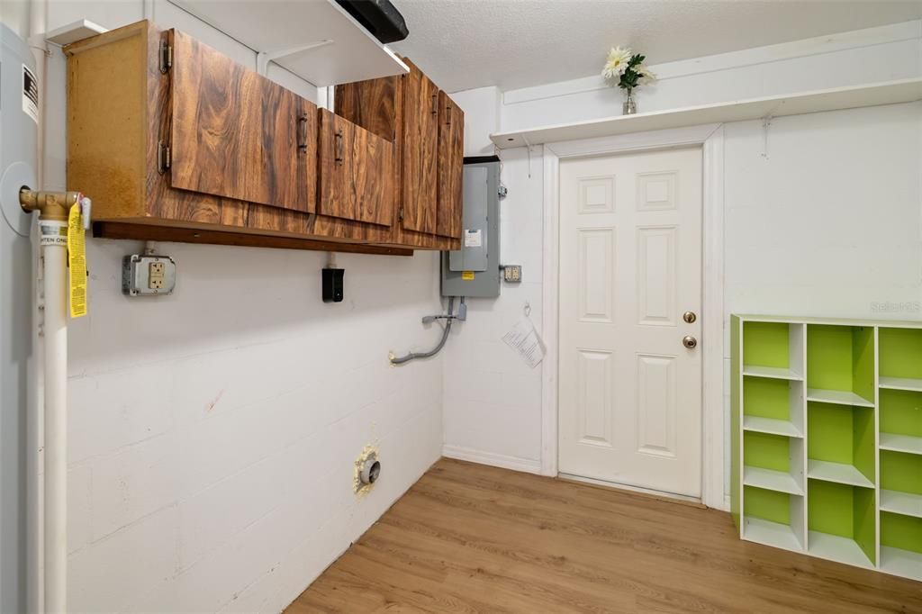 Active With Contract: $275,000 (3 beds, 2 baths, 1096 Square Feet)