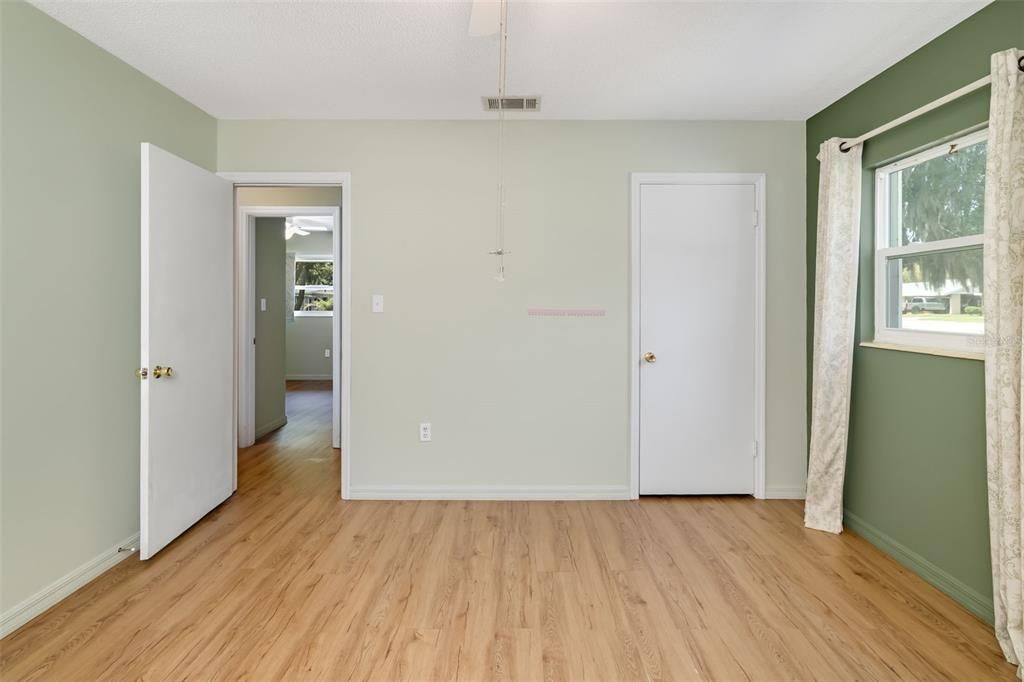 Active With Contract: $275,000 (3 beds, 2 baths, 1096 Square Feet)