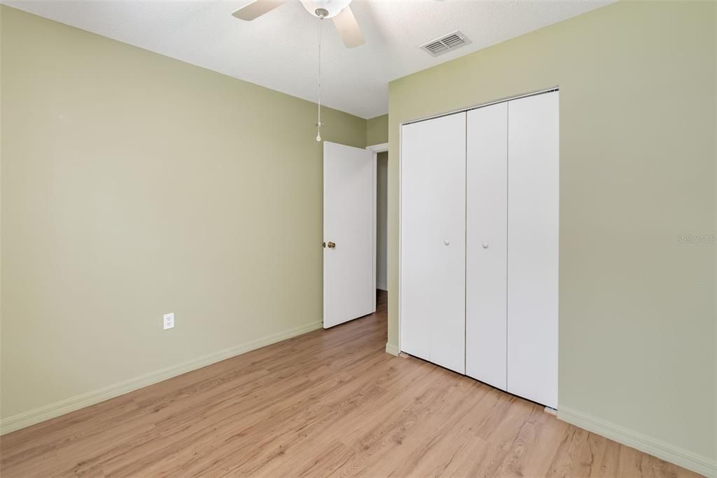 Active With Contract: $275,000 (3 beds, 2 baths, 1096 Square Feet)