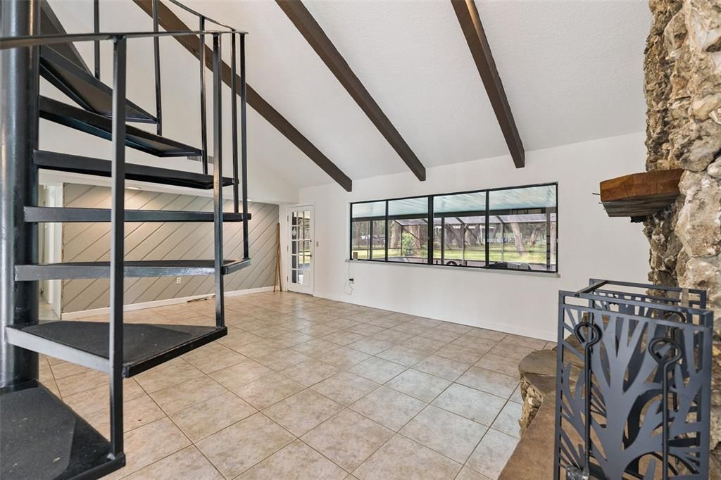 For Sale: $550,000 (3 beds, 2 baths, 1611 Square Feet)