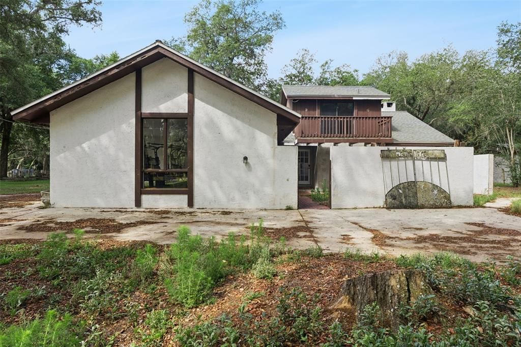 For Sale: $550,000 (3 beds, 2 baths, 1611 Square Feet)