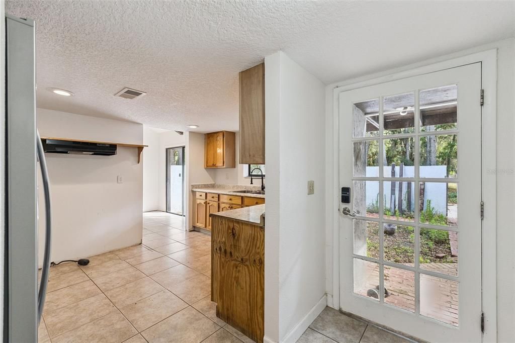 For Sale: $550,000 (3 beds, 2 baths, 1611 Square Feet)