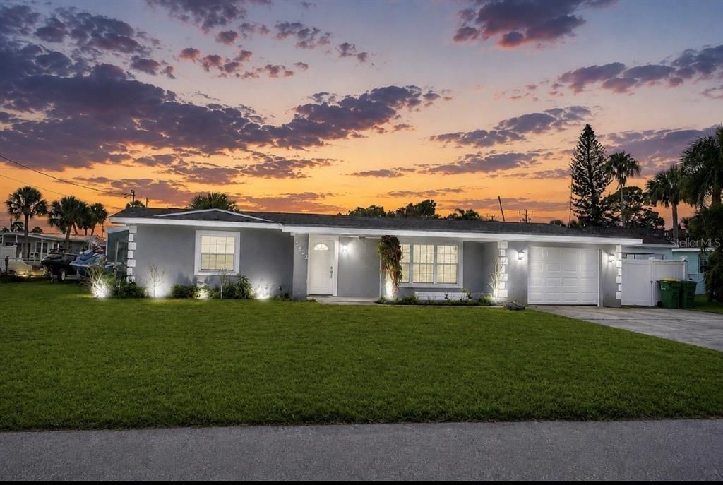 For Sale: $599,900 (4 beds, 2 baths, 1452 Square Feet)